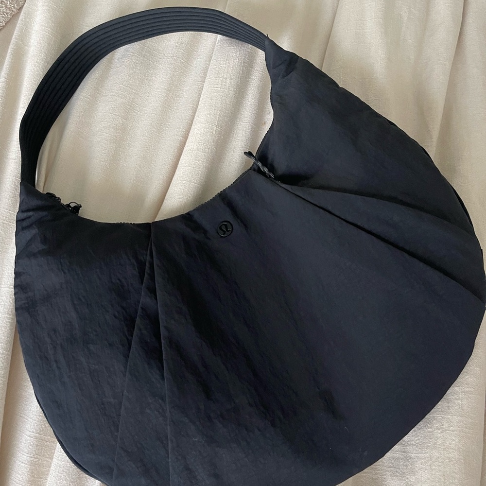 LULULEMON PLEATED SHOULDER BAG 10L
